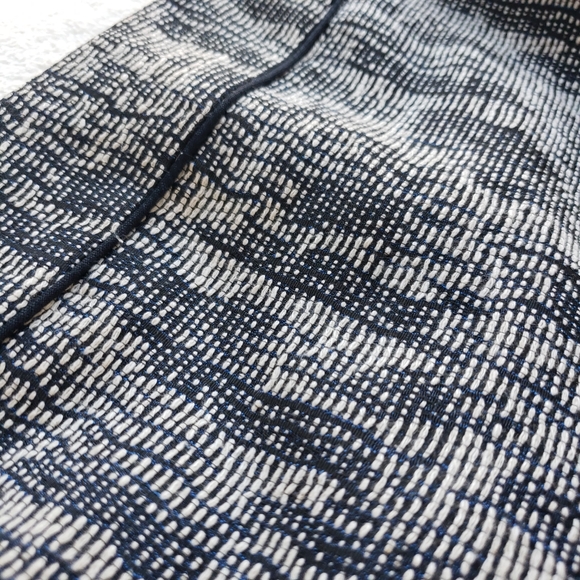 Tahari Women's Textured Black Navy Cream Pencil Skirt Size 4P Petite - Picture 2 of 11